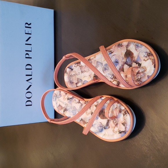 Donald Pliner Roland Sandal in Sherbert - Picture 1 of 4